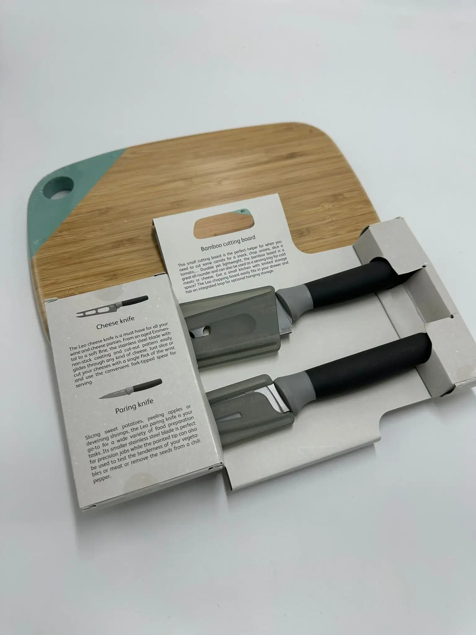 Set Tagliere Bambù e 2 Coltelli da Formaggio 🧀